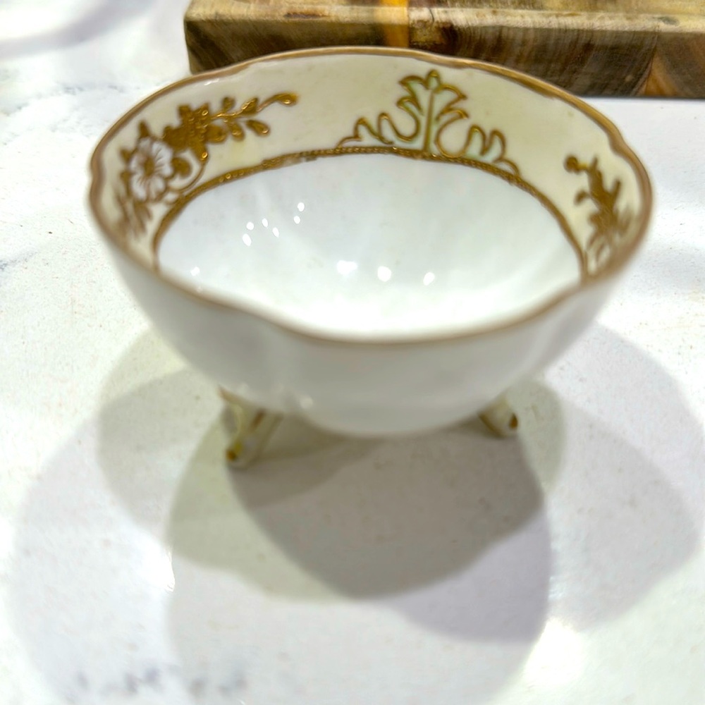 Nippon 3 footed bowl